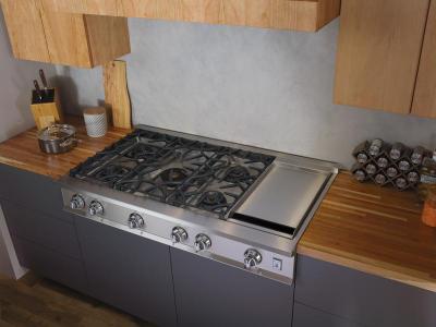 48" Hestan KRT Series 5-Burner Natural Gas Rangetop  with 12" Griddle - KRT485GD-NG