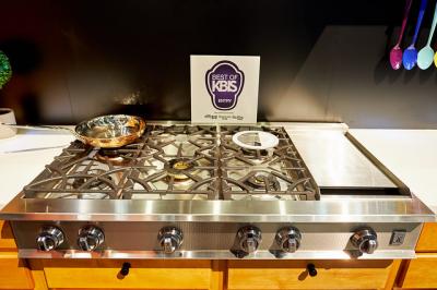 48" Hestan KRT Series 5-Burner Natural Gas Rangetop  with 12" Griddle - KRT485GD-NG